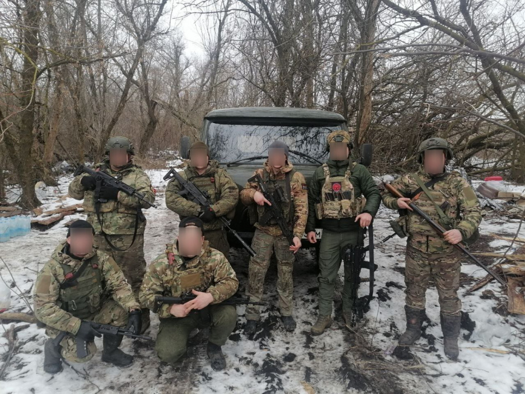 Военнослужащие из зоны СВО поблагодарили «Народный фронт» и ярославских энергетиков за помощь

Бойцы, работающие на Луганском направлении, получили автомобиль «УАЗ» и гуманитарную помощь, ранее безвозмездно переданные АО «ЯрЭСК» при содействии Общероссийского народного фронта, и поблагодарили всех неравнодушных.

- Земляки, мы благодарны вам за помощь. Вы – наш надёжный тыл. С вашей поддержкой мы выстоим и победим. Огромное спасибо и низкий поклон! – обратились к энергетикам бойцы.